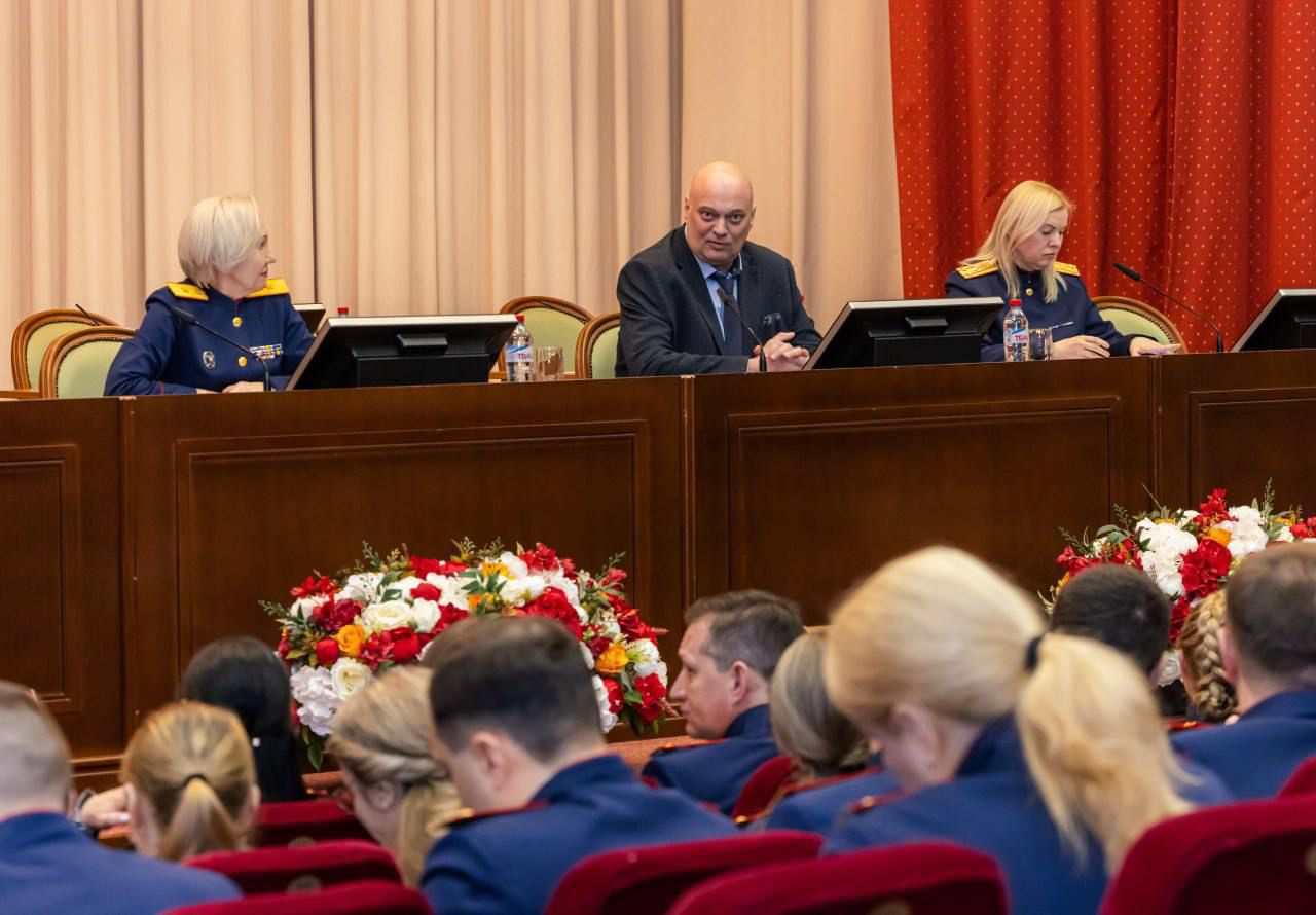 Помощник руководителя регионального следственного комитета России Ирина Говорова приняла участие в семинаре-совещании сотрудников, ответственных за взаимодействие со СМИ. .