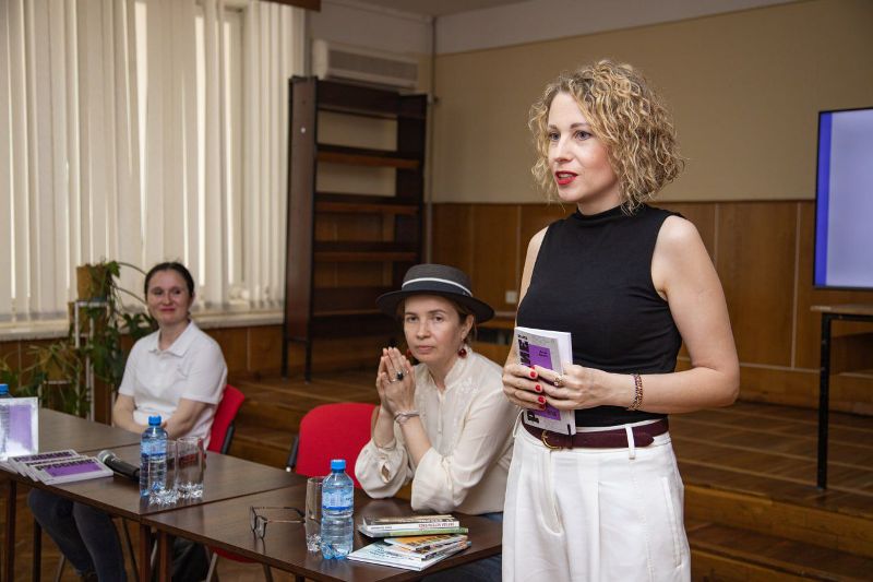 О людях, о любви, о войне… В Пятигорске с читателями встретились поэтессы Алиса Орлова и Елена Заславская, участницы фестивалей «Красная Площадь» и «Белая акация».