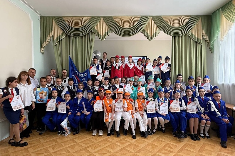 «Законы дорог уважай!»  Победителей и призеров городского смотра-конкурса отрядов ЮИД наградили в Пятигорске.