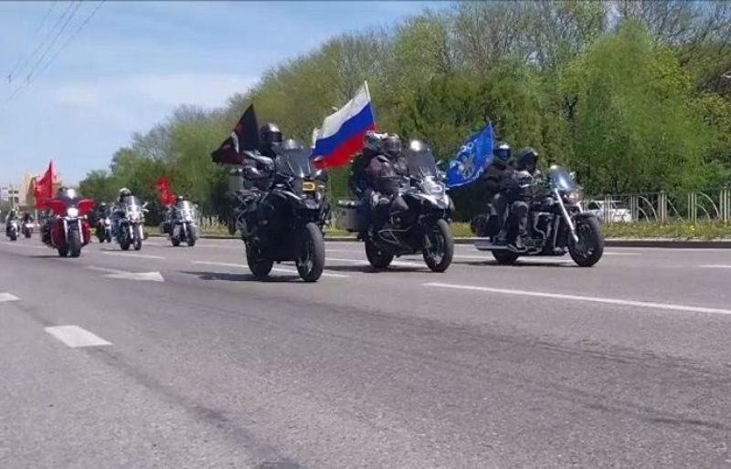 «Ночные волки» во время мотопробега «Дороги Победы» посетили Пятигорск.