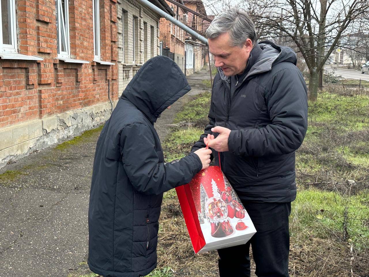 Дмитрий Ворошилов исполнил новогодние мечты юных пятигорчан..