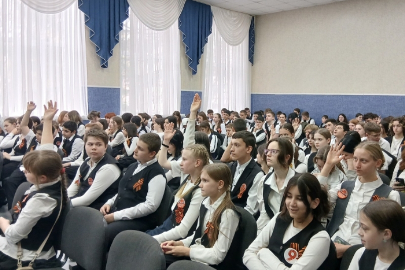 В Пятигорске полицейские-кинологи провели беседы со студентами и школьниками.
