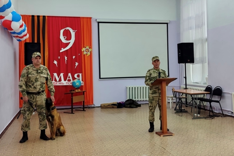 В преддверии летних каникул росгвардейцы провели профилактические занятия для  школьников Пятигорска и Ессентуков.