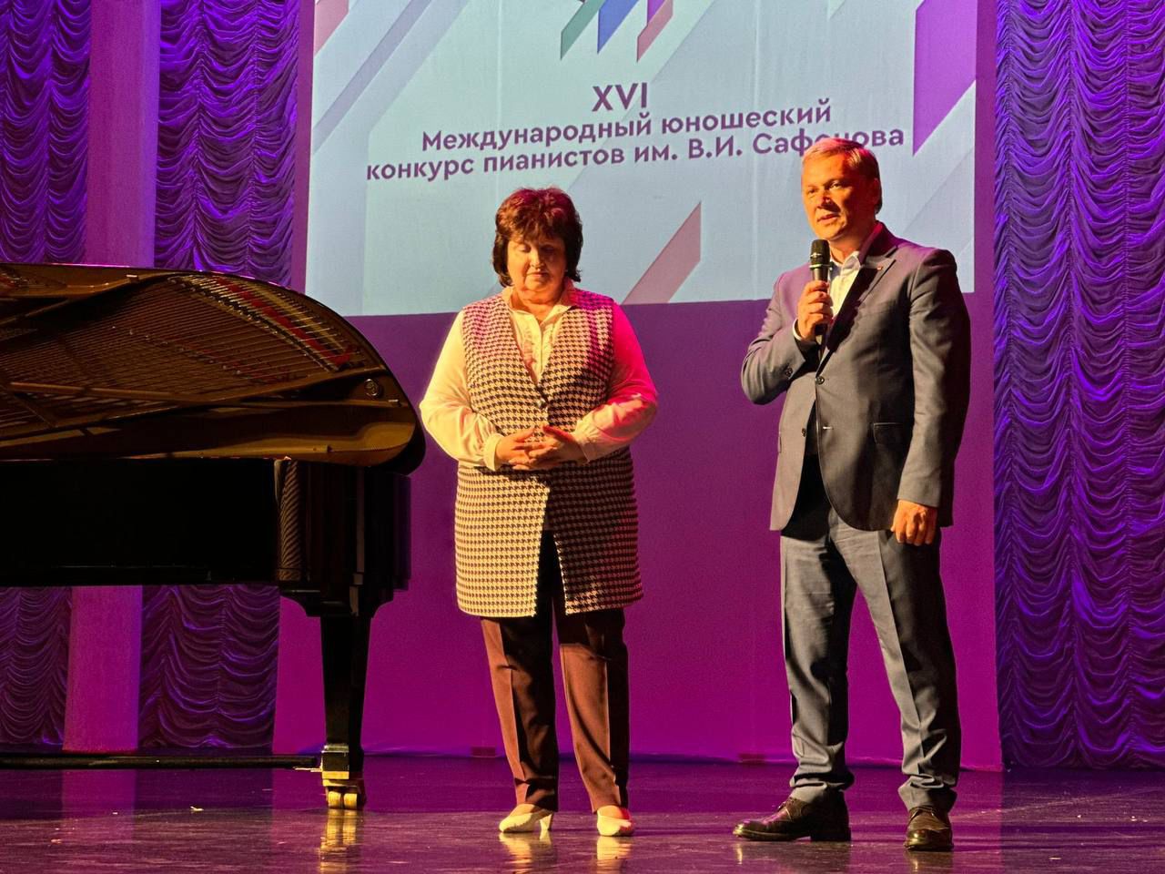 Новые звезды зажигает в Пятигорске ХVІ Международный юношеский конкурс пианистов имени В.И Сафонова .