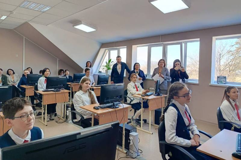 Цифровая трансформация. Уроки будущего. В Пятигорске учатся преподавать информатику по-новому..