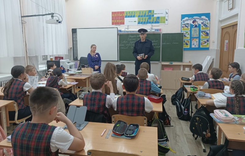 И вновь – о безопасности в Сети.  Полицейские Пятигорска продолжают профилактическую работу с детьми и подростками.