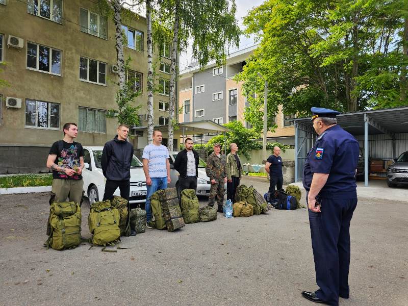 Добровольцы из Пятигорска отправились в зону СВО.