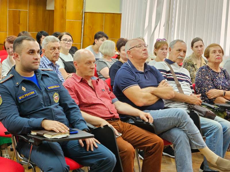 Творческая встреча с писателем-маринистом Александром Покровским прошла в Пятигорске.