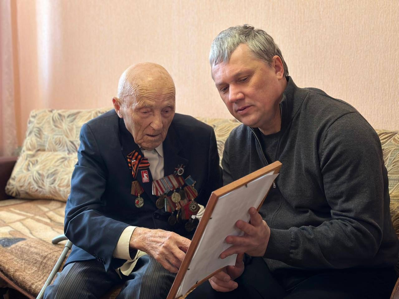 Медаль, учрежденная Президентом России к 80-летию Великой Победы, вручена сегодня ветерану ВОВ из Пятигорска Ивану Коневцу..