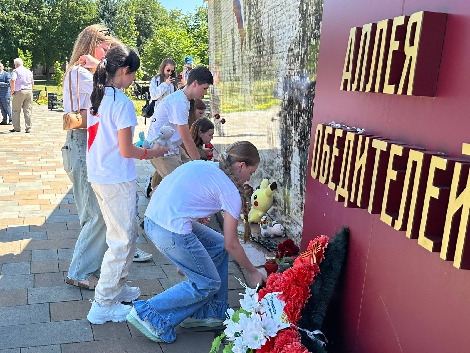 Пятигорчане почтили память детей - жертв войны в ДонбассеПятигорчане почтили память детей - жертв войны в Донбассе.