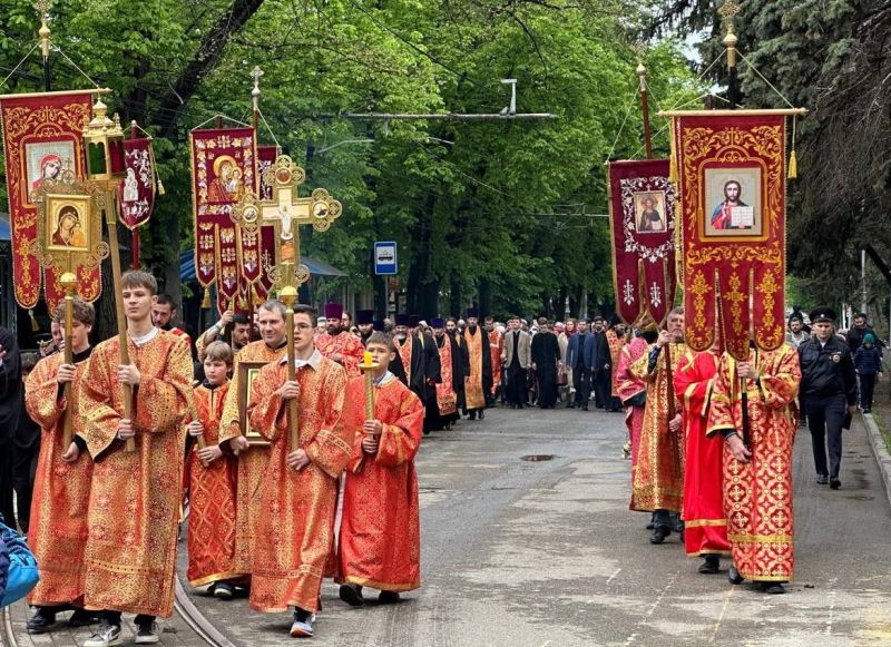 Торжество торжеств, дыхание Жизни… Общегородской Пасхальный крестный ход прошел в Пятигорске.
