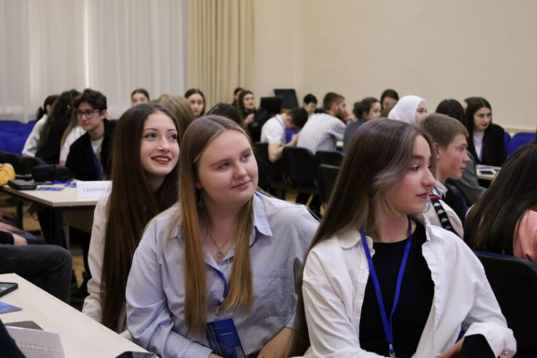 Первый Студенческий квиз для учащихся колледжей и техникумов Северного Кавказа собрал порядка 300 участников в Пятигорске.. Первый Студенческий квиз для учащихся колледжей и техникумов Северного Кавказа собрал порядка 300 участников в Пятигорске..