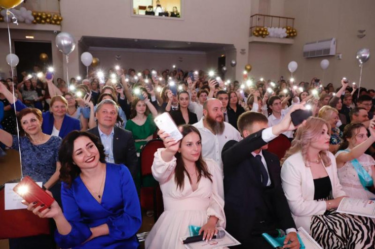 Пятигорск чествует выпускников-медалистов. Пятигорск чествует выпускников-медалистов.