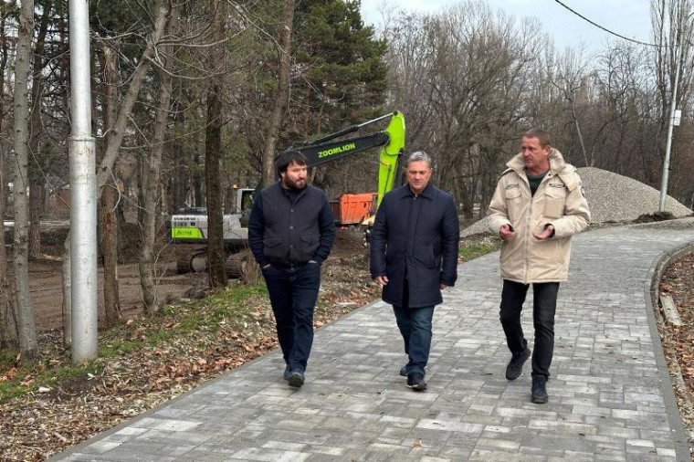 Продолжается масштабное благоустройство территории Новопятигорского озера.. Продолжается масштабное благоустройство территории Новопятигорского озера..