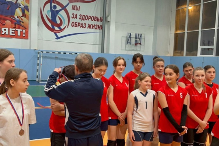 Соревнования по волейболу среди школьных команд завершились в Пятигорске.. Соревнования по волейболу среди школьных команд завершились в Пятигорске..
