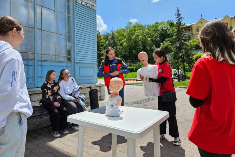 Фестиваль походного туризма собрал в Пятигорске начинающих и опытных путешественников, а также просто любителей пеших прогулок.. Фестиваль походного туризма собрал в Пятигорске начинающих и опытных путешественников, а также просто любителей пеших прогулок..