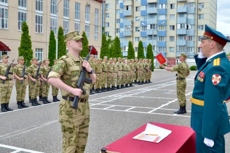 Новобранцы Росгвардии приняли присягу в Пятигорске.. Новобранцы Росгвардии приняли присягу в Пятигорске..