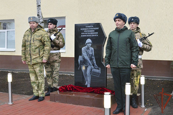 Памятник росгвардейцам, погибшим при исполнении воинского долга, открыт в Пятигорске.. Памятник росгвардейцам, погибшим при исполнении воинского долга, открыт в Пятигорске..