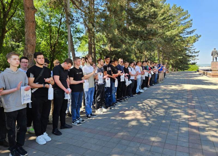 Пятигорские новобранцы дали клятву на верность Отечеству. Пятигорские новобранцы дали клятву на верность Отечеству.